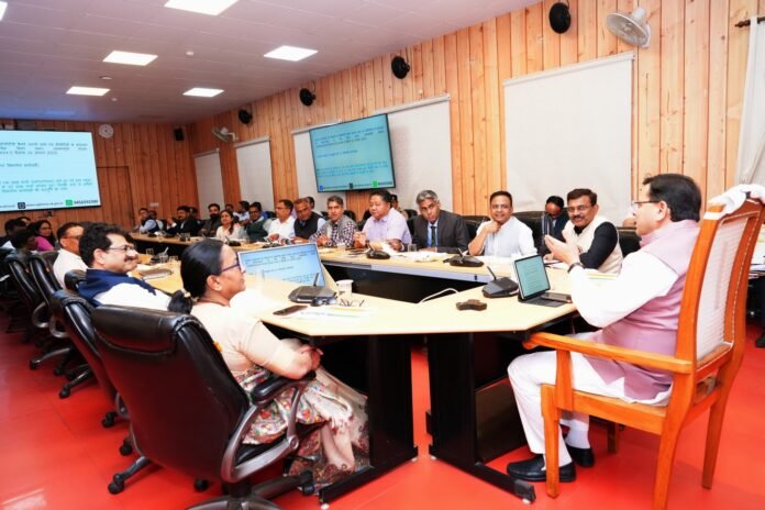 मुख्यमंत्री पुष्कर सिंह धामी ने 1064 हेल्पलाइन की बैठक में दिए निर्देश