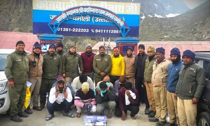 कुख्यात अंतर्राजीय “पुष्पा गैंग” के 08 सदस्यों को चमोली पुलिस ने किया गिरफ्तार 