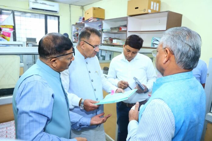 सैनिक कल्याण मंत्री गणेश जोशी ने को उपनल के मुख्य कार्यालय का औचक निरीक्षण किया