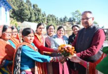 सरकार किसानों की समस्याओं के समाधान को प्रतिबद्ध: जोशी