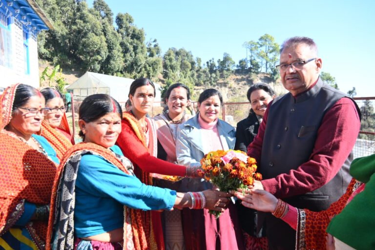 सरकार किसानों की समस्याओं के समाधान को प्रतिबद्ध: जोशी