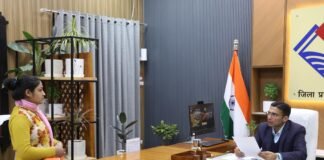 डीएम द्वार; तत्काल मिला न्याय माता की मृत्यु उपरान्त वर्षों से उत्तरजीवी प्रमाण पत्र को भटक रही थी तान्या