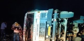 तोताघाटी में मौत बनकर टूटा पहाड़, चलती ट्रक पर गिरा मलबा, दर्दनाक मौत