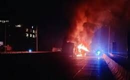 देहरादून हरिद्वार हाइवे पर गाड़ियों की भिड़ंत ,दो की मौत पंद्रह लोग धायल