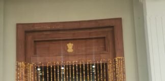 उत्तराखंड बजट विधानसभा सत्र के दूसरे दिन सदन में विकास कार्यों से जुड़े प्रश्नों पर चर्चा,विपक्षी विधायकों ने विधानसभा की पहाड़ियों पर बैठकर किया प्रदर्शन