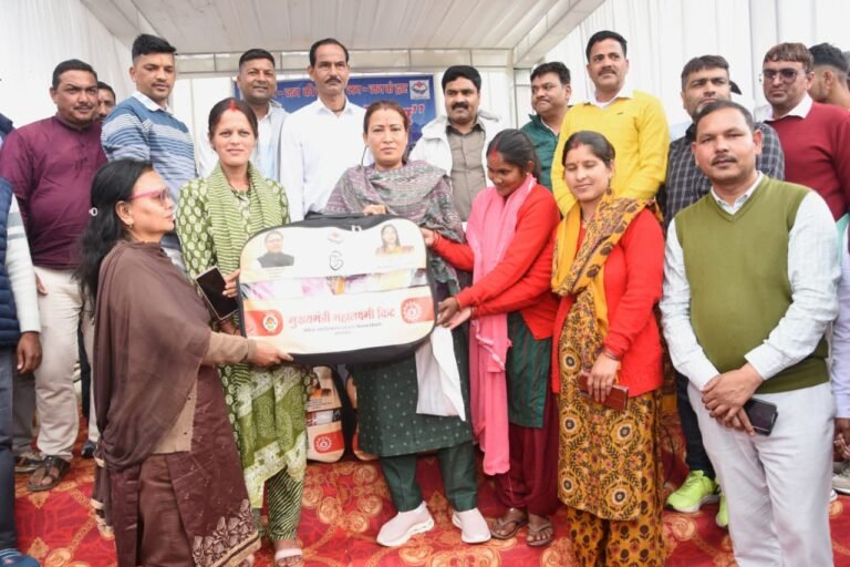 “जन-जन की सरकार, जन-जन के द्वार” कार्यक्रम में मंत्री रेखा आर्या ने किया 110 शिकायतों का निस्तारण