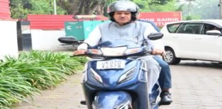 ईंधन बचत का संदेश देने निकले मंत्री, सोशल मीडिया पर घिर गए खुद ही नियम तोड़ने के आरोपों में